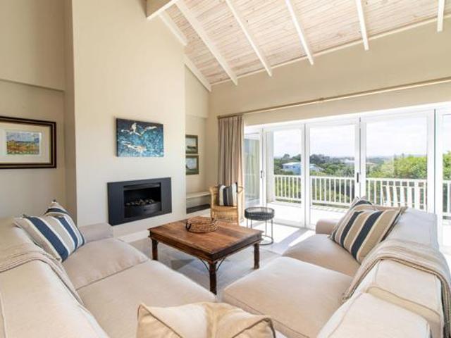 5 Bedroom House in Kenton On Sea