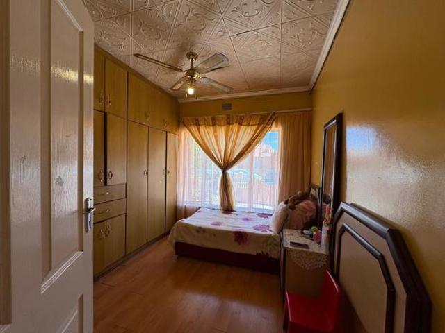 5 Bedroom House in Kimberley Central