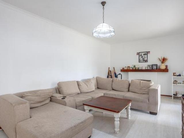 5 Bedroom House in Kirstenhof