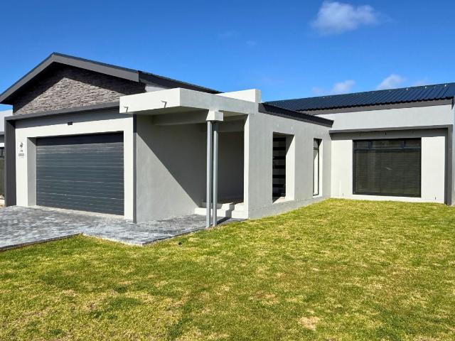 5 Bedroom House in Kleinbaai