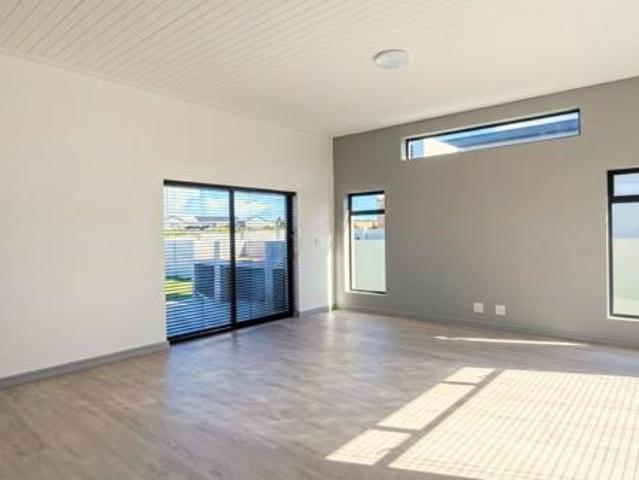 5 Bedroom House in Kleinbaai