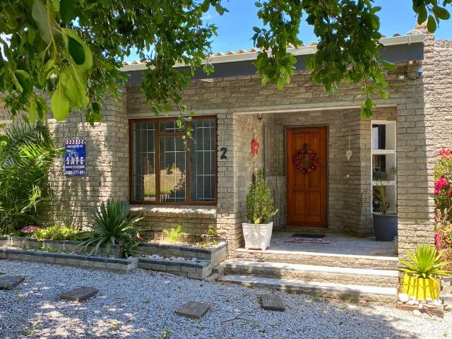 5 Bedroom House in Kleinbaai
