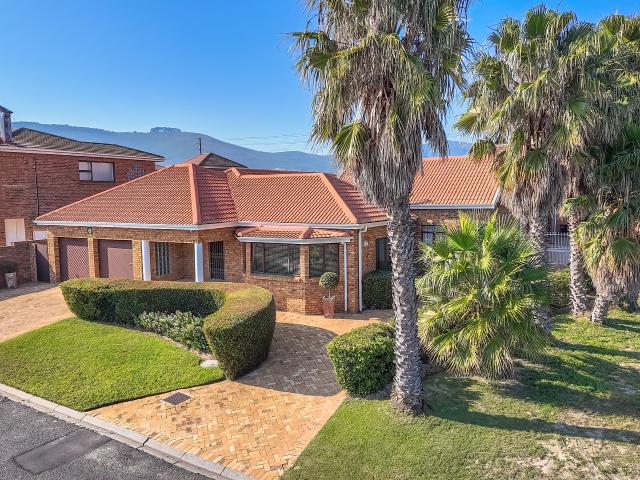 5 Bedroom House in Kleinbosch