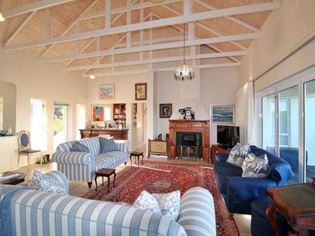 5 Bedroom House in Kleinemonde