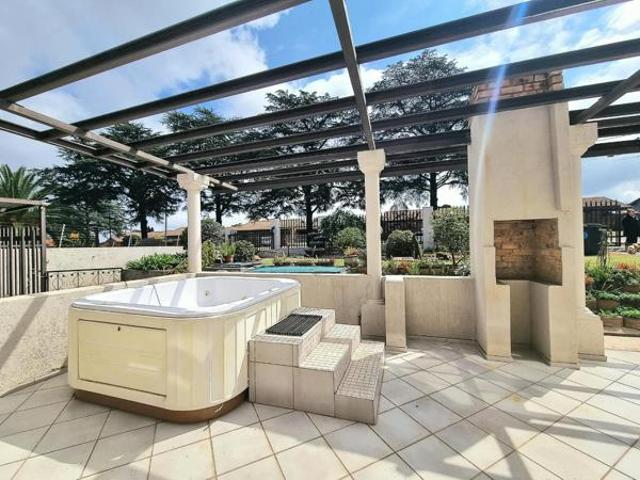 5 Bedroom House in Krugersdorp North