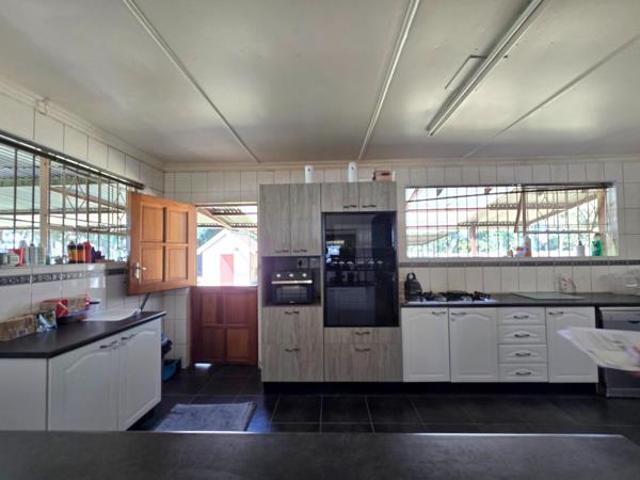 5 Bedroom House in Homestead Apple Orchards