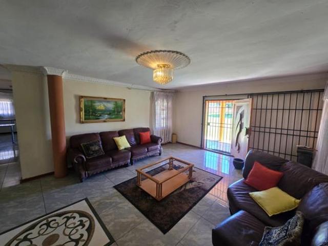 5 Bedroom House in Homestead Apple Orchards