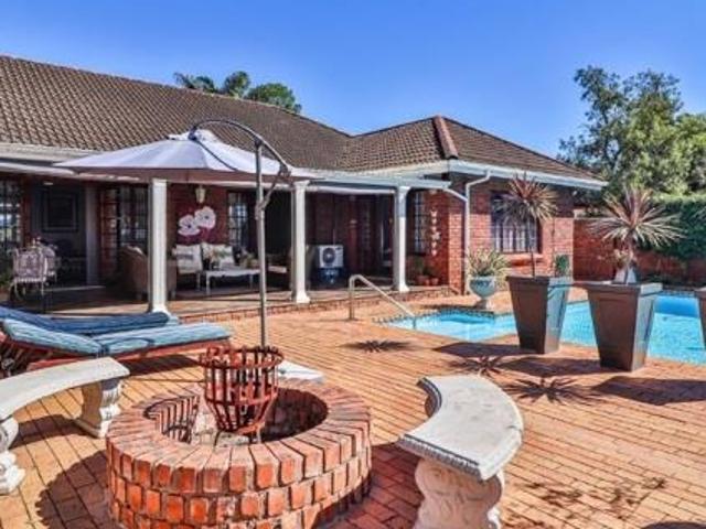5 Bedroom House in Hayfields
