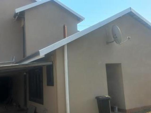 5 Bedroom House in Hayfields