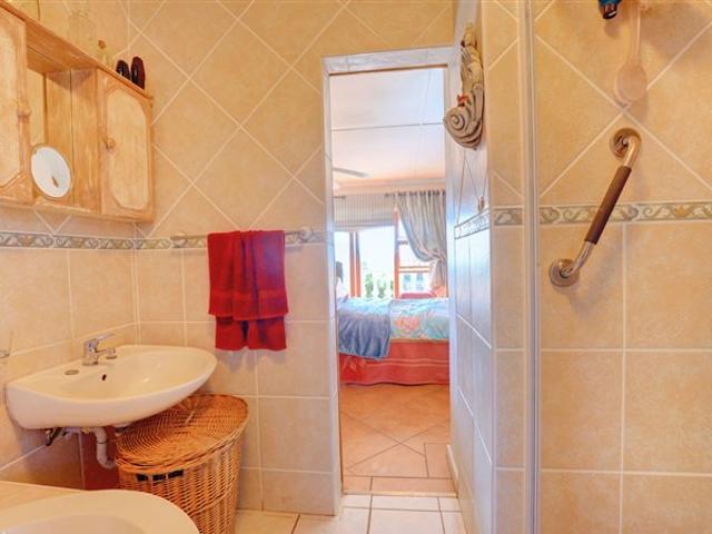 5 Bedroom House in Hartenbos Heuwels