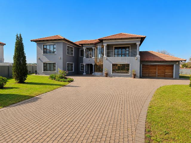 5 Bedroom House in Heuwelsig Estate