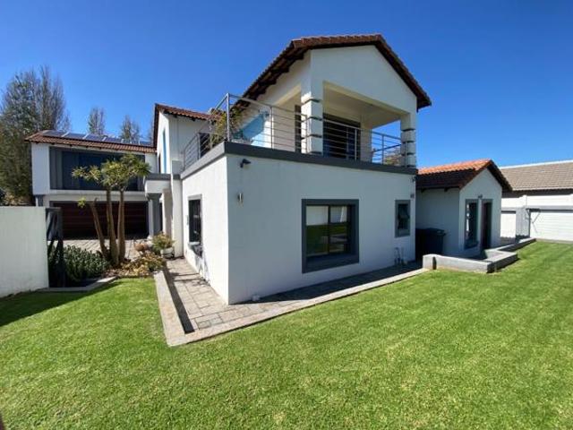 5 Bedroom House in Heuwelsig Estate
