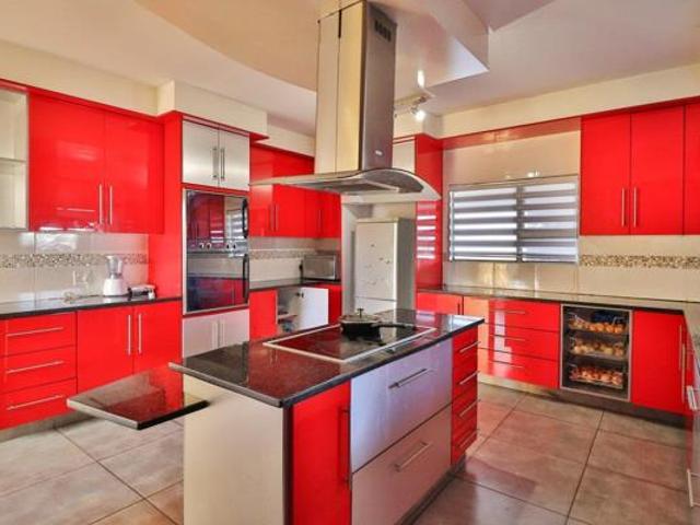 5 Bedroom House in Heuwelsig Estate