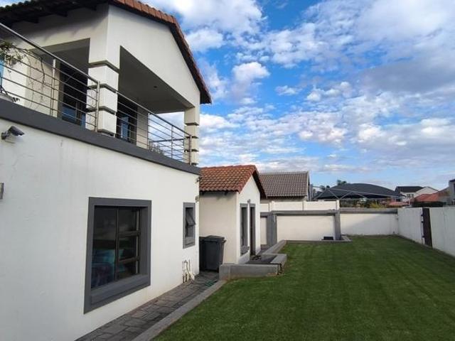 5 Bedroom House in Heuwelsig Estate