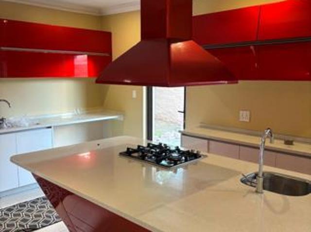 5 Bedroom House in Heuwelsig Estate