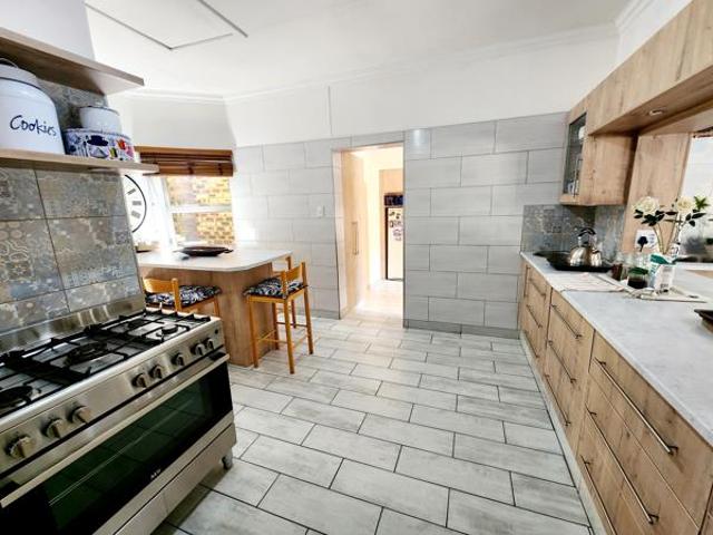 5 Bedroom House in Heuwelsig