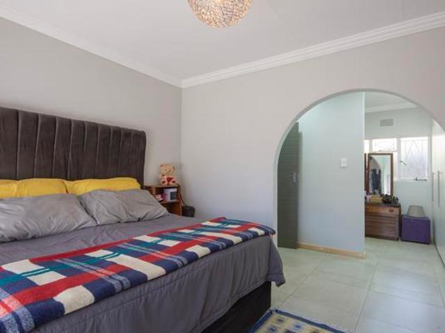 5 Bedroom House in Heidelberg Central