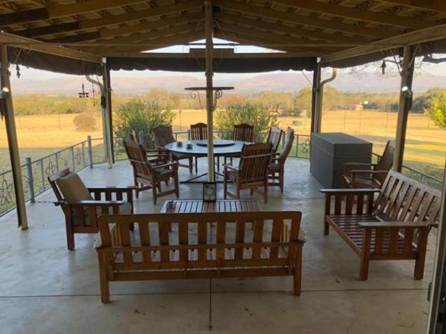 5 Bedroom House in Hekpoort