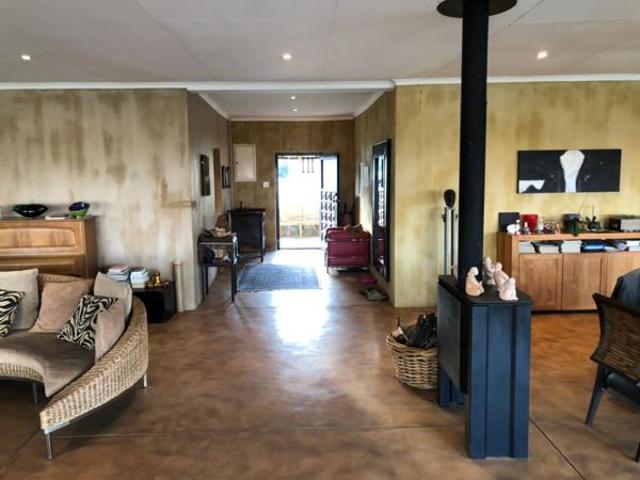 5 Bedroom House in Hekpoort