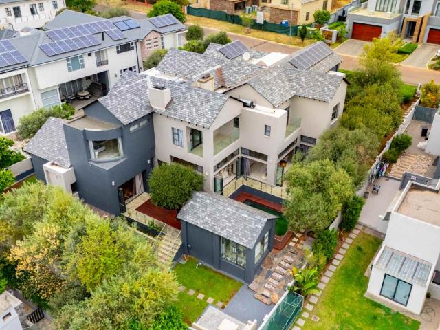 5 Bedroom House in Helderfontein Estate