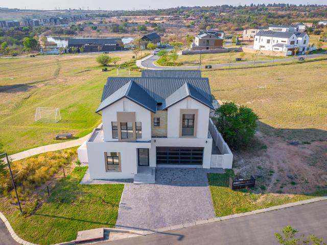 5 Bedroom House in Helderfontein Estate