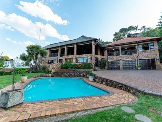 5 Bedroom House in Helderkruin