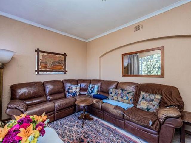 5 Bedroom House in Helderkruin