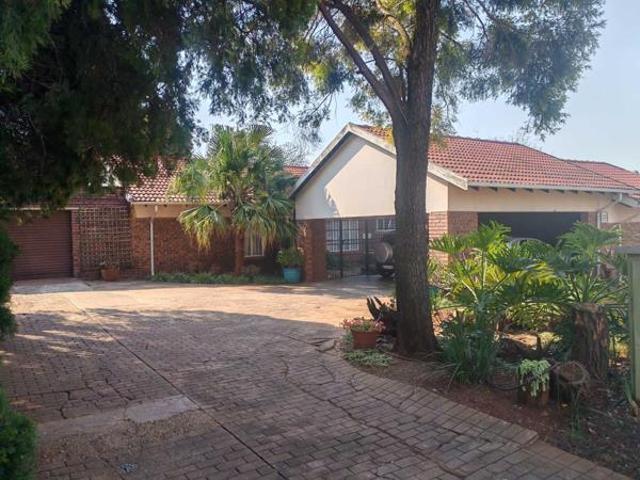 5 Bedroom House in Hennopspark