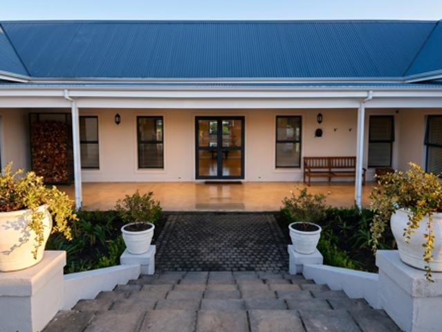 5 Bedroom House in Hilton