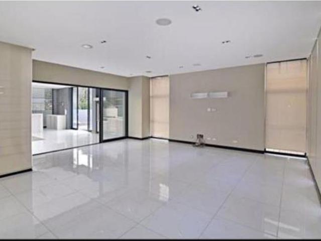 5 Bedroom House in Hyde Park