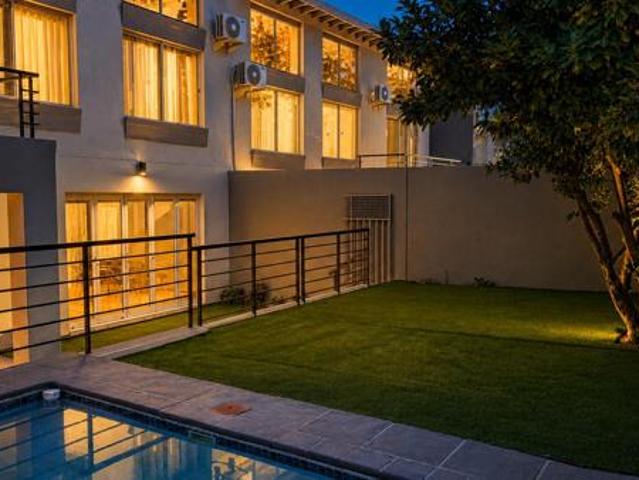 5 Bedroom House in Hyde Park