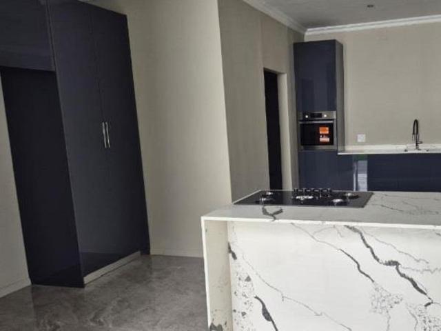 5 Bedroom House in Hyde Park