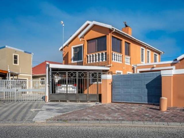5 Bedroom House in Ilitha Park