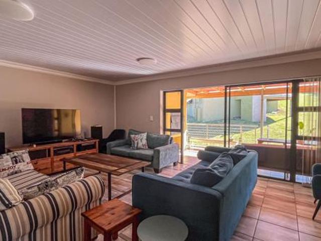 5 Bedroom House in Island View
