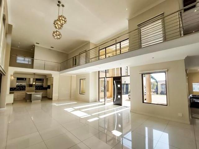 5 Bedroom House in Izinga