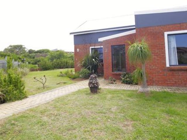 5 Bedroom House in Jeffreys Bay Central