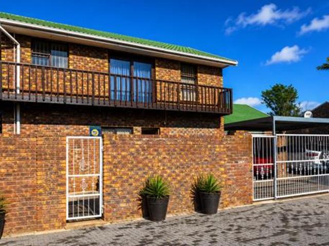 5 Bedroom House in Jeffreys Bay Central