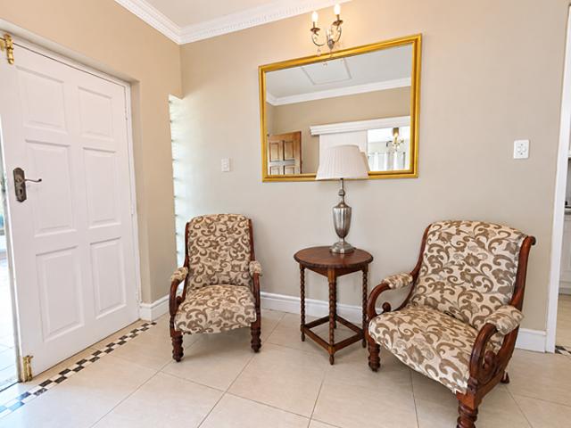 5 Bedroom House in Oak Park