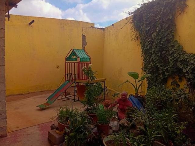 5 Bedroom House in Olievenhoutbosch