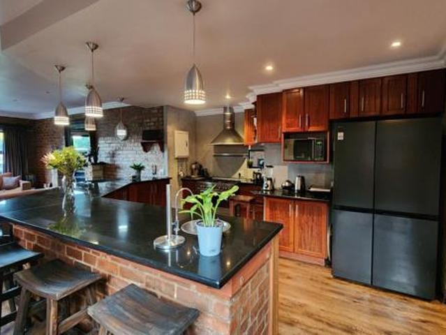 5 Bedroom House in Oubos Estate