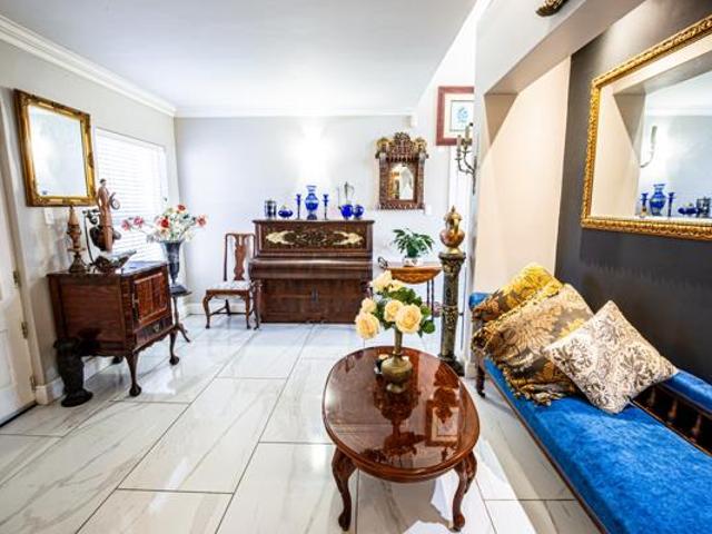 5 Bedroom House in West Bank