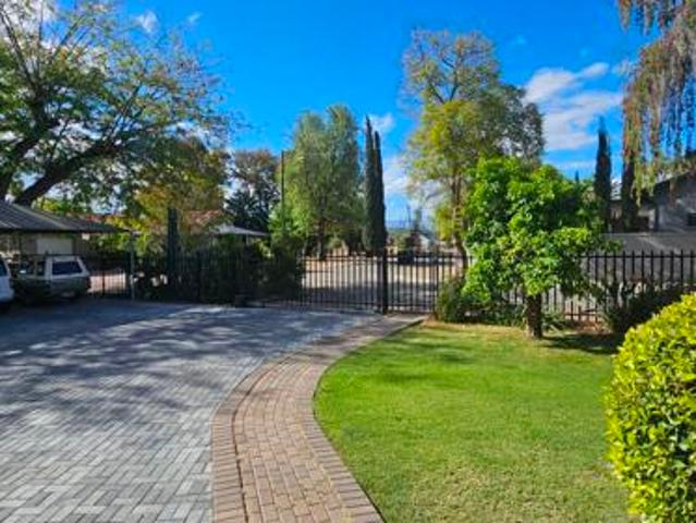 5 Bedroom House in Oudtshoorn North