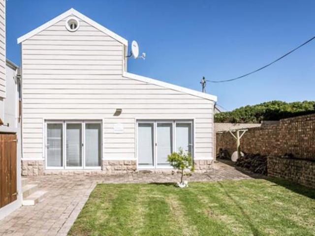 5 Bedroom House in Oyster Bay