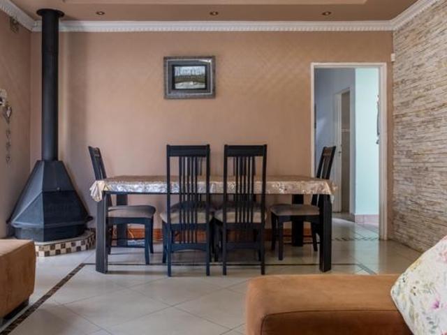 5 Bedroom House in Lotus River