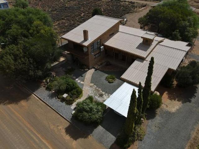 5 Bedroom House in Loeriesfontein