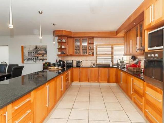 5 Bedroom House in Loevenstein