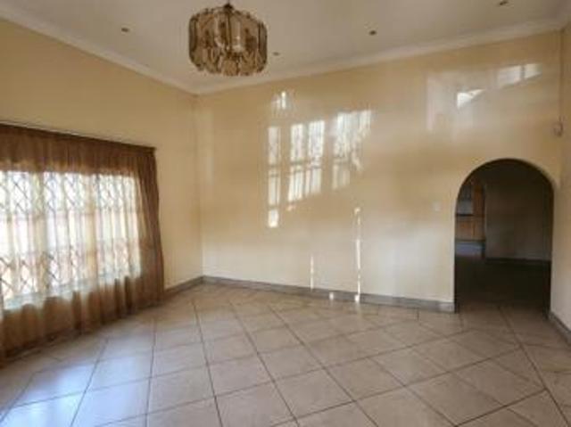 5 Bedroom House in Laudium