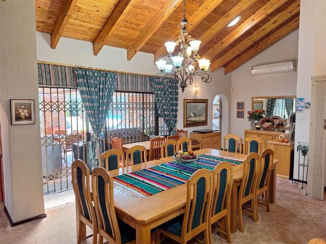 5 Bedroom House in La Montagne