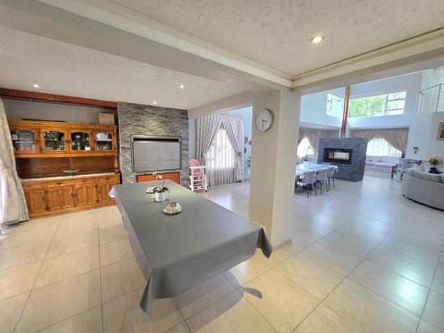 5 Bedroom House in La Provance