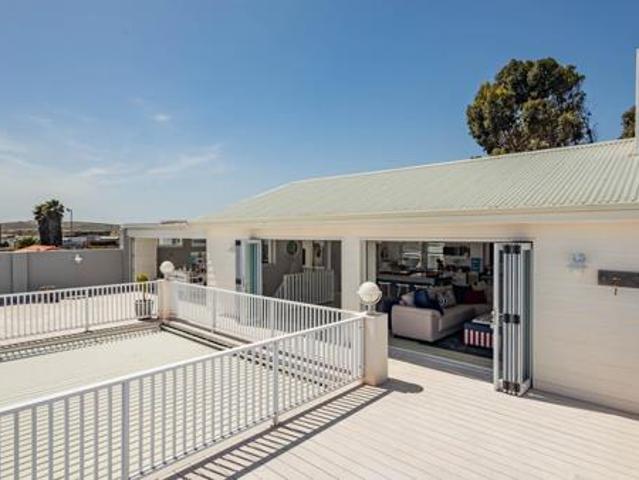 5 Bedroom House in Langebaan North